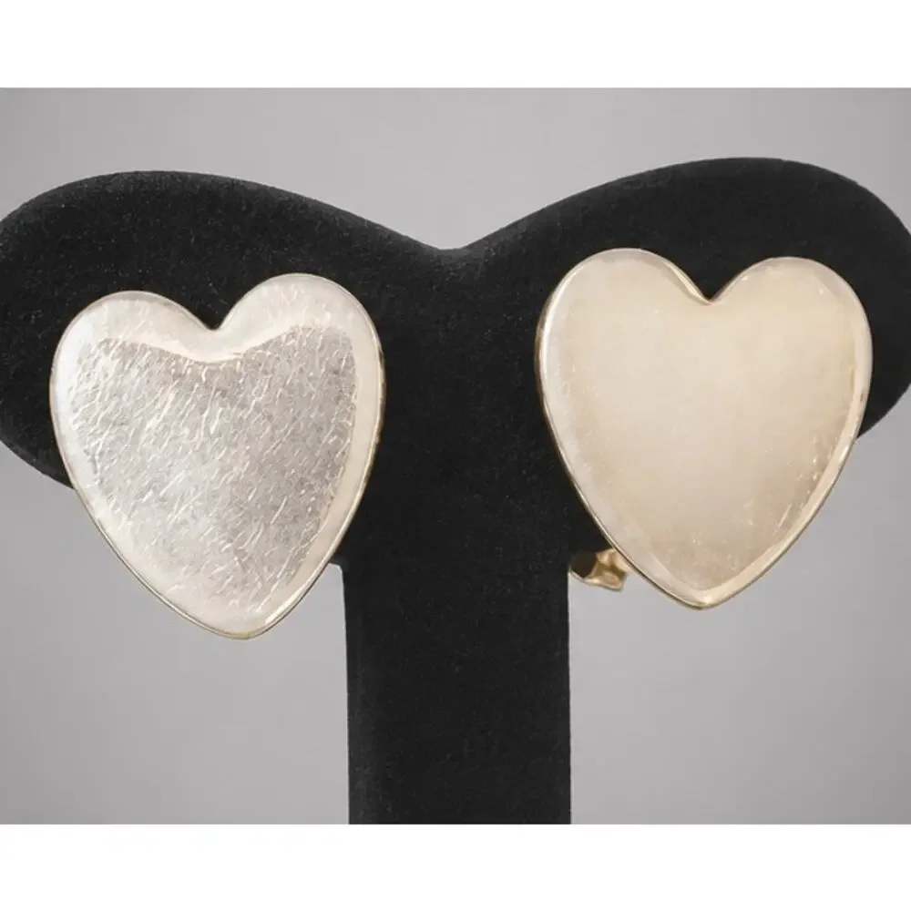 Vintage Romantic Heart Gold-tone Screw Back Earrings, Engravable sb-46